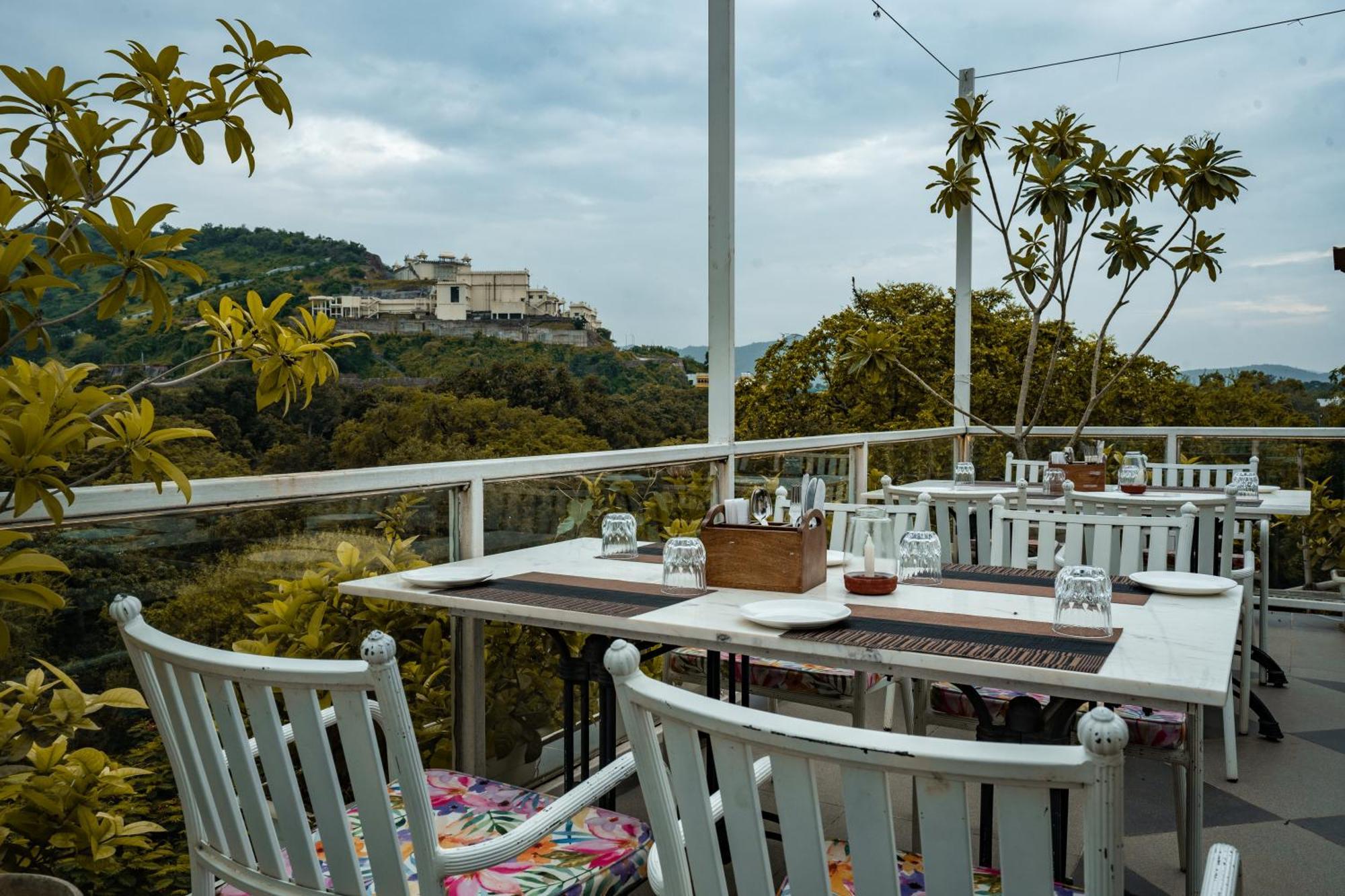 Tripli Hotels Shiv Villas Udaipur Exterior photo