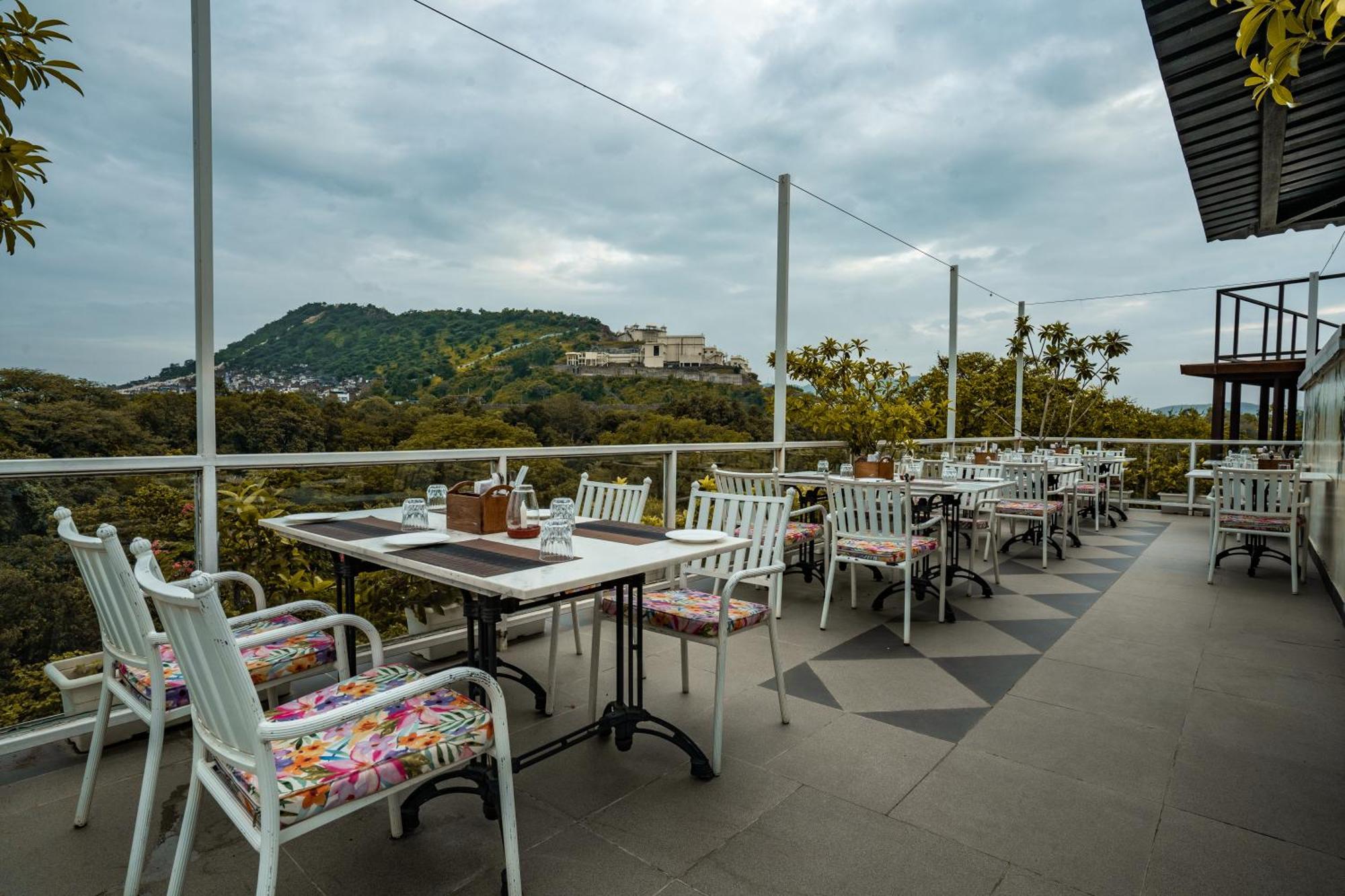 Tripli Hotels Shiv Villas Udaipur Exterior photo