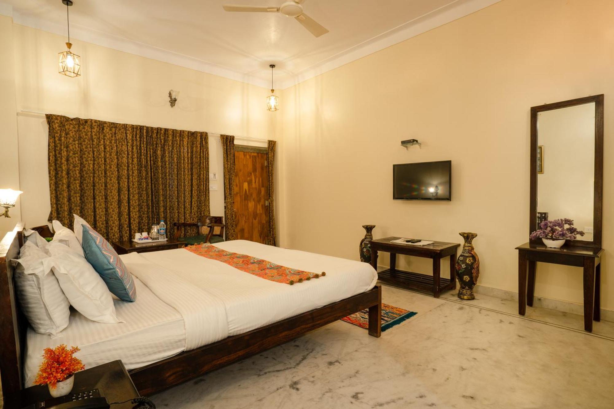 Tripli Hotels Shiv Villas Udaipur Exterior photo